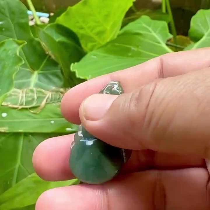 2,12 et 2,27 carats Belle jadéite verte du Myanmar Birmanie