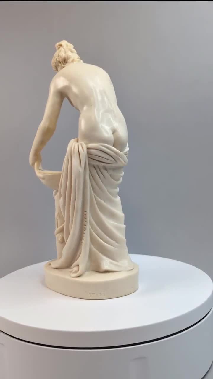 Vintage A. Santini Venus of Cnido Sculpture Statue Made in Italy