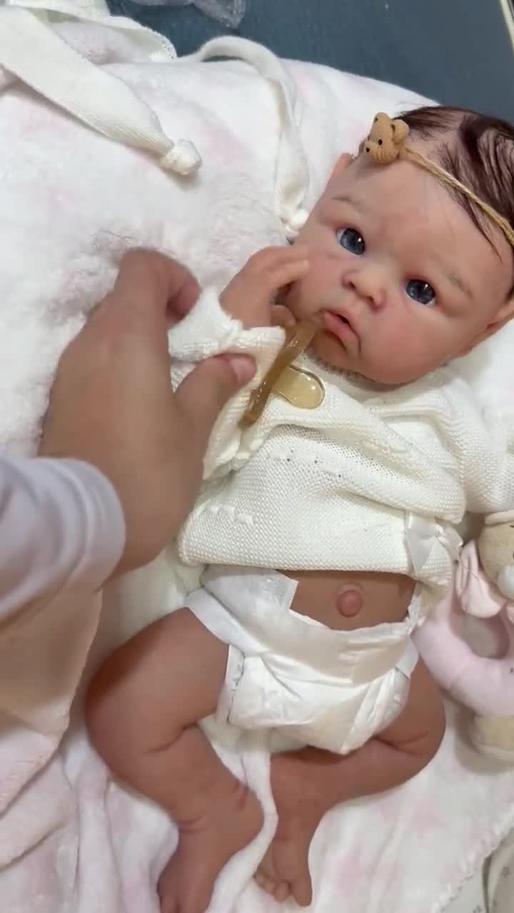 フルシリコン製リボーンドール（哺乳瓶から飲み、おむつを濡らします