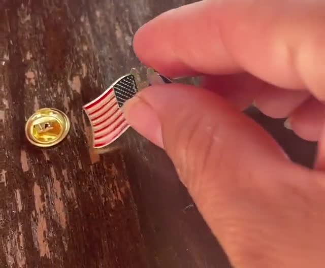 アメリカとスコットランドの友好ラペルピン：七宝焼きの国旗 - Etsy 日本