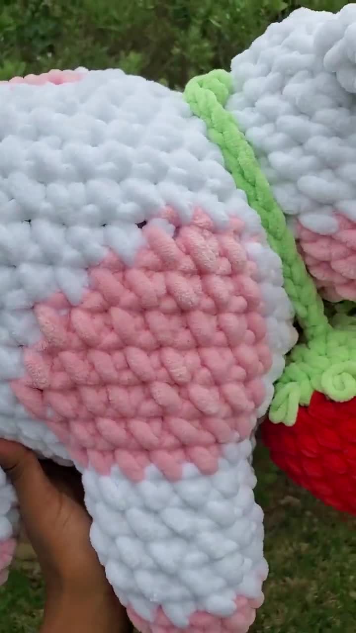 Strawberry Can CoozieCozy: Crochet pattern | Ribblr