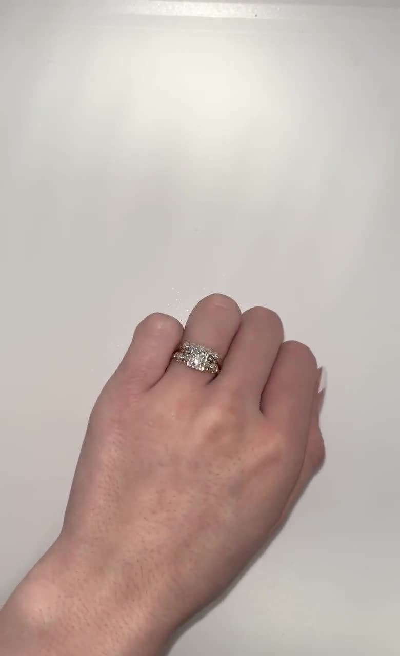 1940年代のヴィンテージダイヤモンドの婚約指輪と結婚指輪のセット
