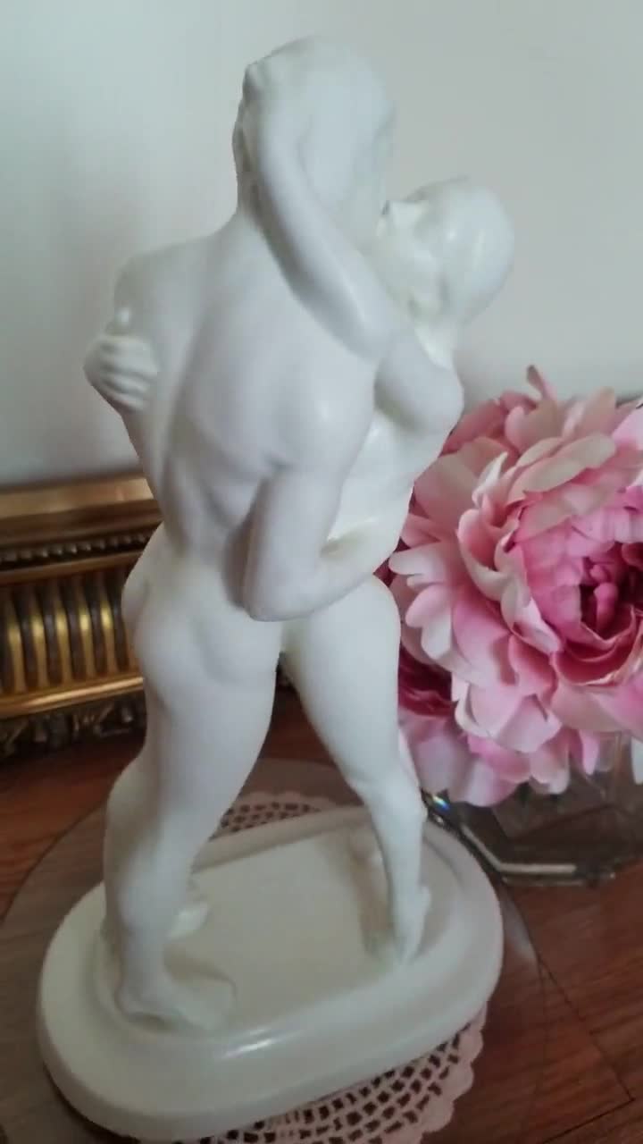 vintage Naked Lovers statue scupture céramique blanche Nude Couple Kissing