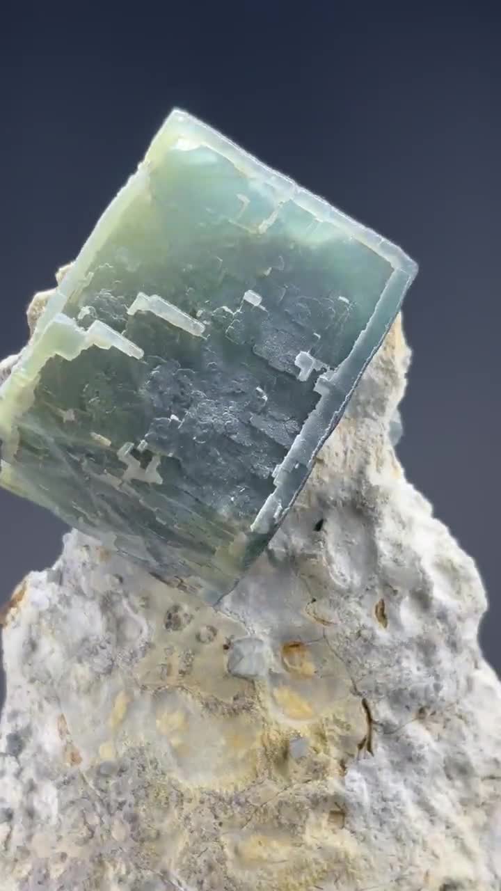 5 インチ モランディ フローライト、黄崗梁鉱山産、ケシケテン チー