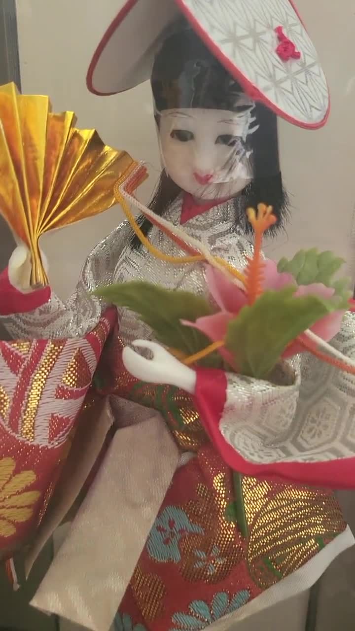 Oriental Display Doll in Display Case, Chinese, Japanese Geisha 