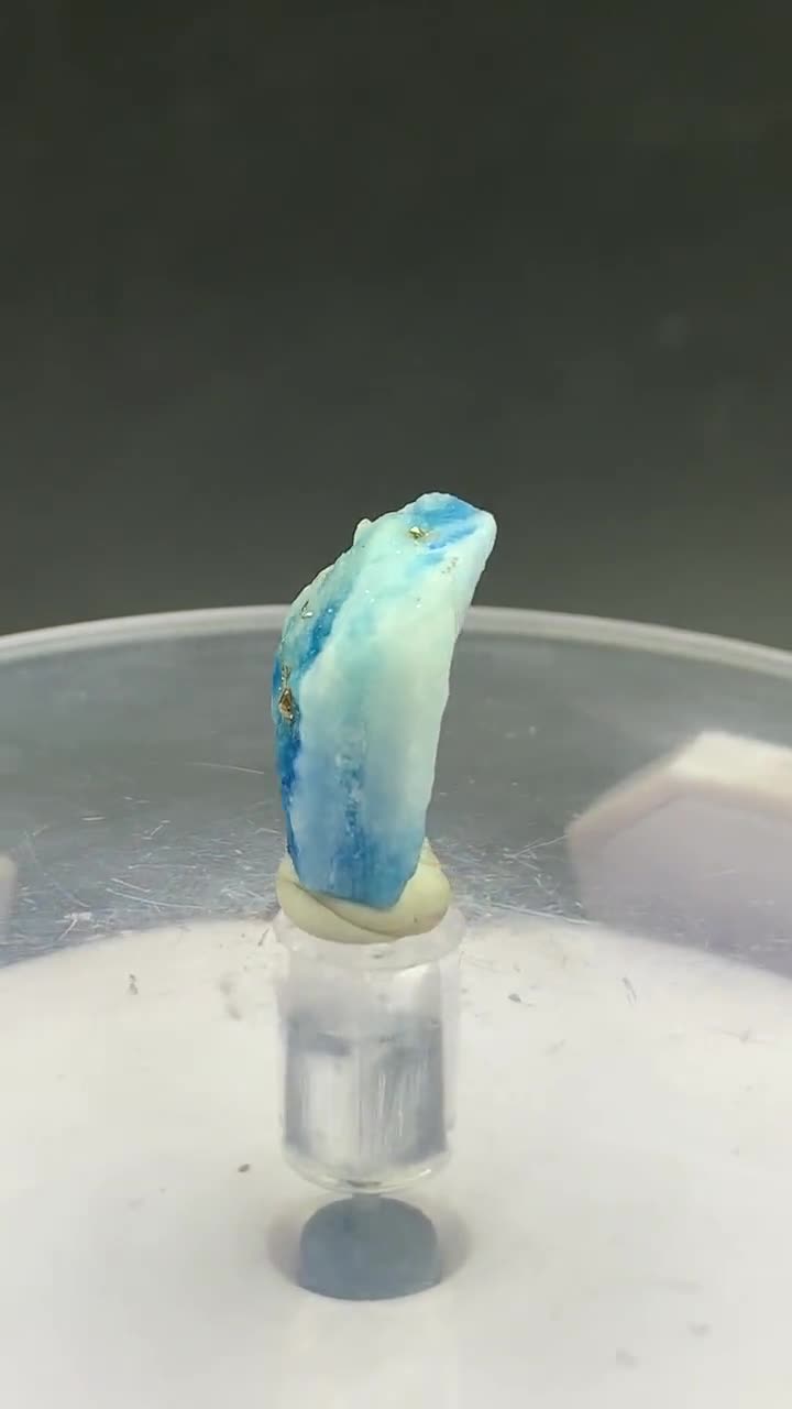 アフガニスタン、バダフシャン産の黄鉄鉱と組み合わせた最も希少な 13