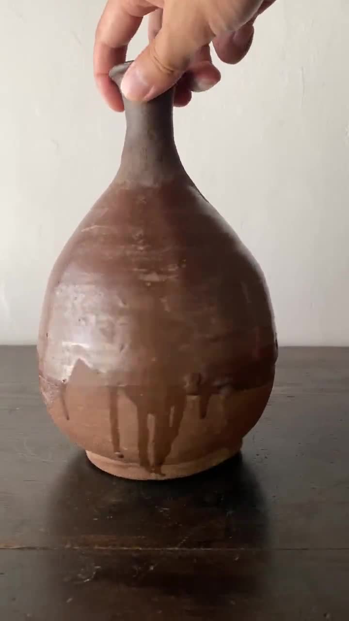 唐津伝統の日本のアンティーク陶器の花瓶、江戸時代後期から明治時代