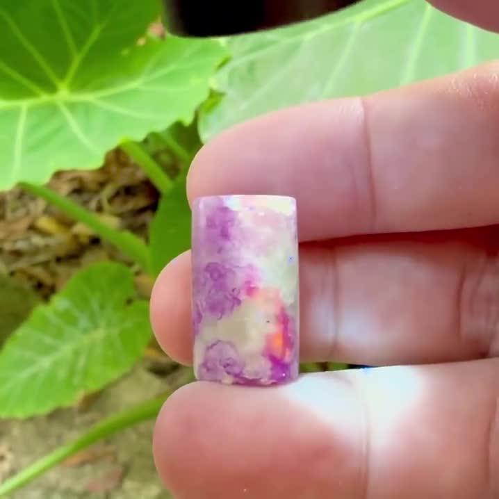 22x12.3 mm ハックマナイト宝石：希少なUVカラーチェンジソーダライト