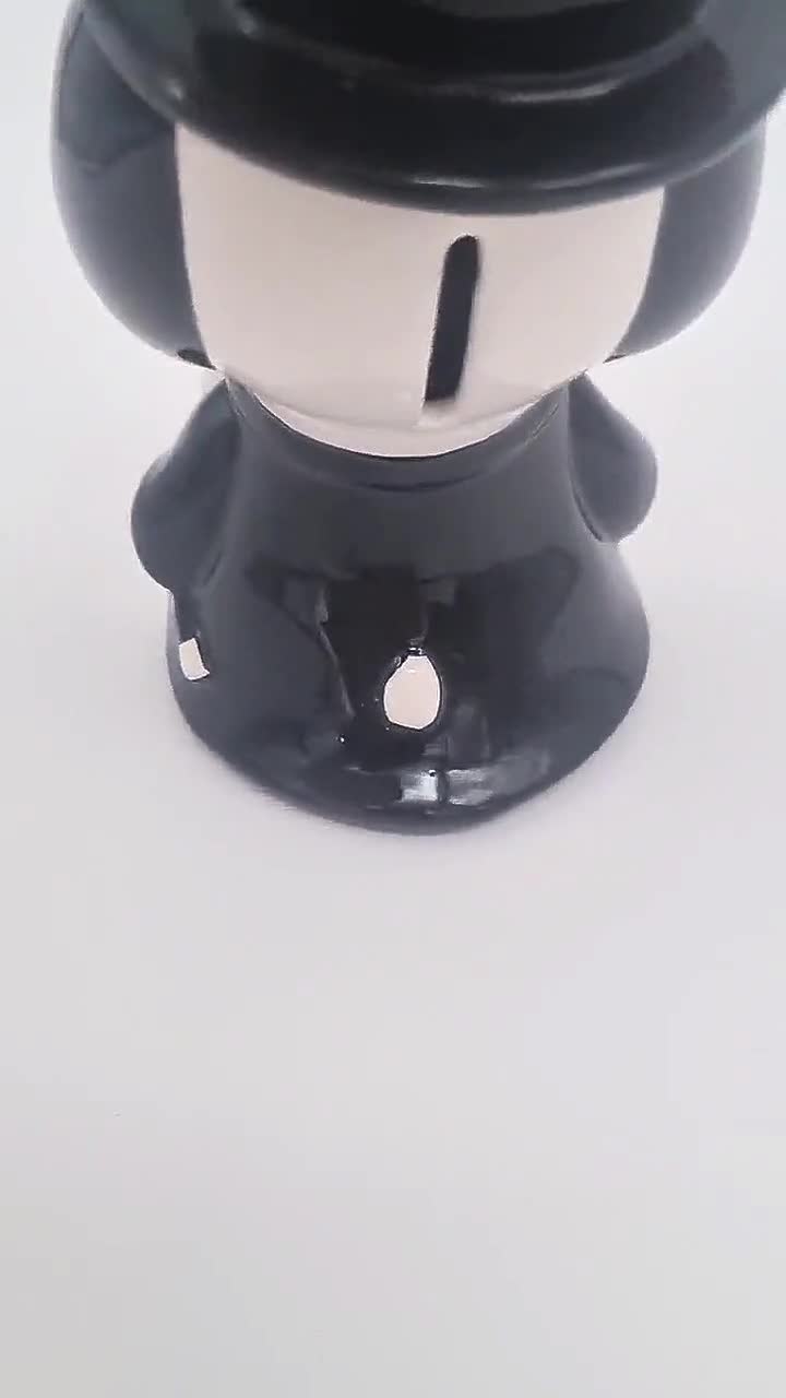 1966年製ヴィンテージのスヌーピー陶器製コインバンク。タキシード姿の