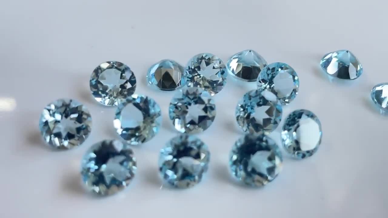 天然スカイブルートパーズ ラウンドカット 8mm ファセットカット