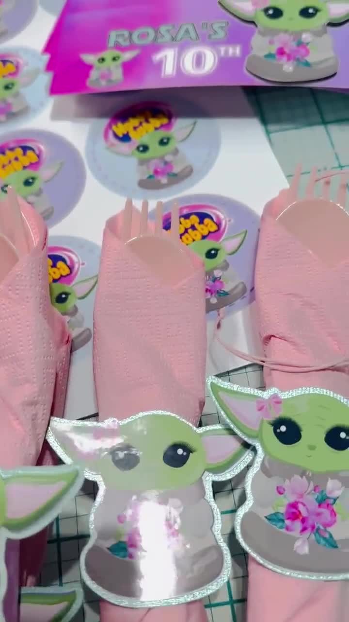 Juego de cubiertos de Yoda, juego de utensilios de Yoda, servilletas de Yoda, fiesta de cumpleaños de Baby Yoda, cubiertos de Yoda, juegos de servilletas de Baby Yoda, juego de Baby Yoda video poster