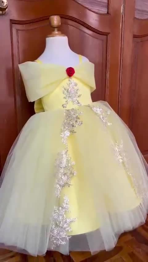 yellow dress lady original video emila on X: "Rock Paper Scissors Yellow Tell Dress Girl , rock paper scissors poly version full video ,Rock paper scissors challenge part 1,2 in the parking lot video twitter, dotman4242 yellow