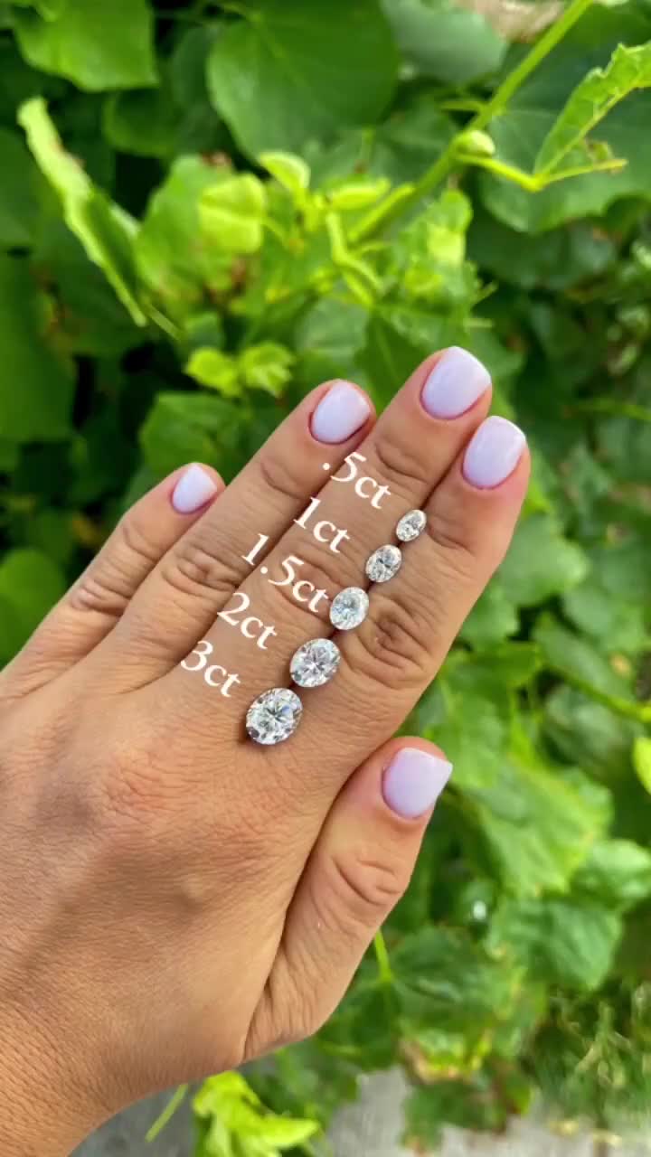 GRA 認定オーバルカット モアッサナイト ルース • D VVs1