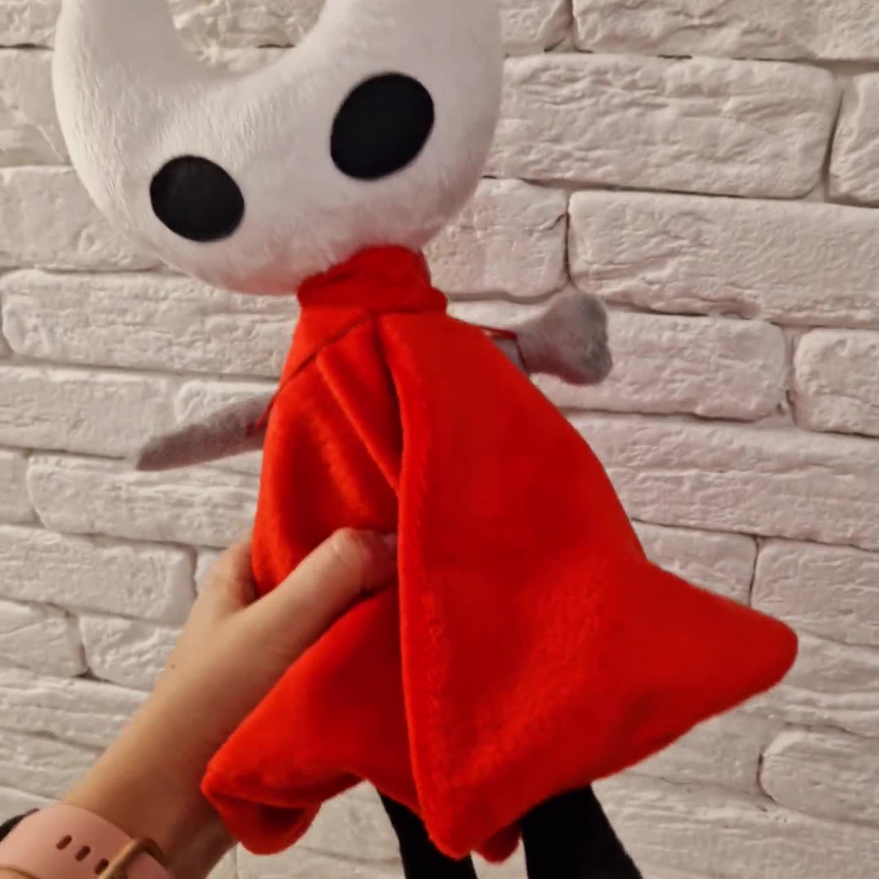 Peluche Caballero Duke – Muñeco De Tela Con Capa Y Cinturón Bordado – 30 Cm – Juguete Suave Para Bebés Y Niños – Lavable A Mano – Jollein