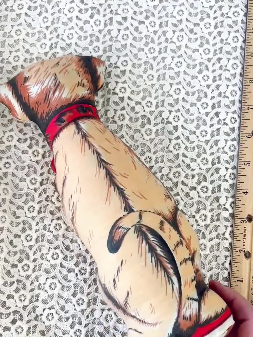 1980年代のヴィンテージ綿犬ぬいぐるみ：悲しそうな目と赤いリボン