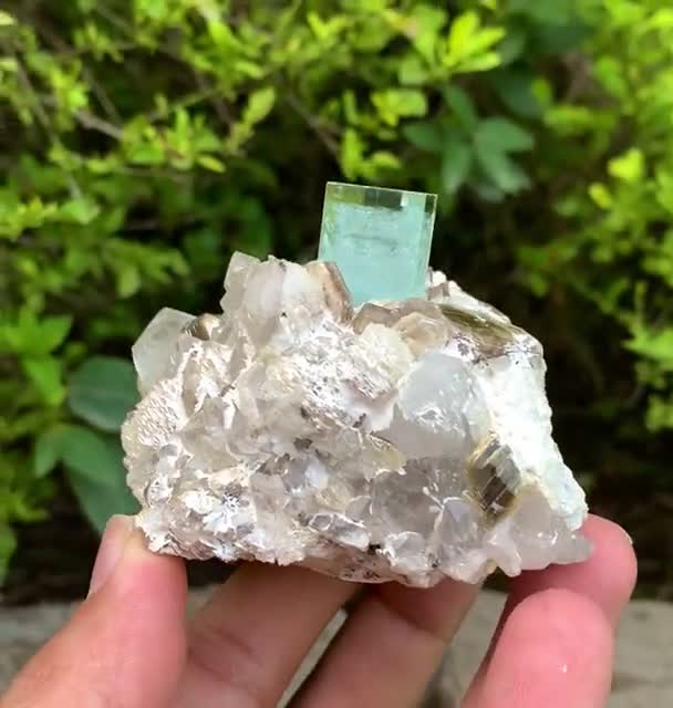 100ｇ超　アクアマリン　モスコバイト　共生鉱　クラスター　スカルドゥ　ナガール 100g超 アクアマリン モスコバイト 共生鉱 クラスター