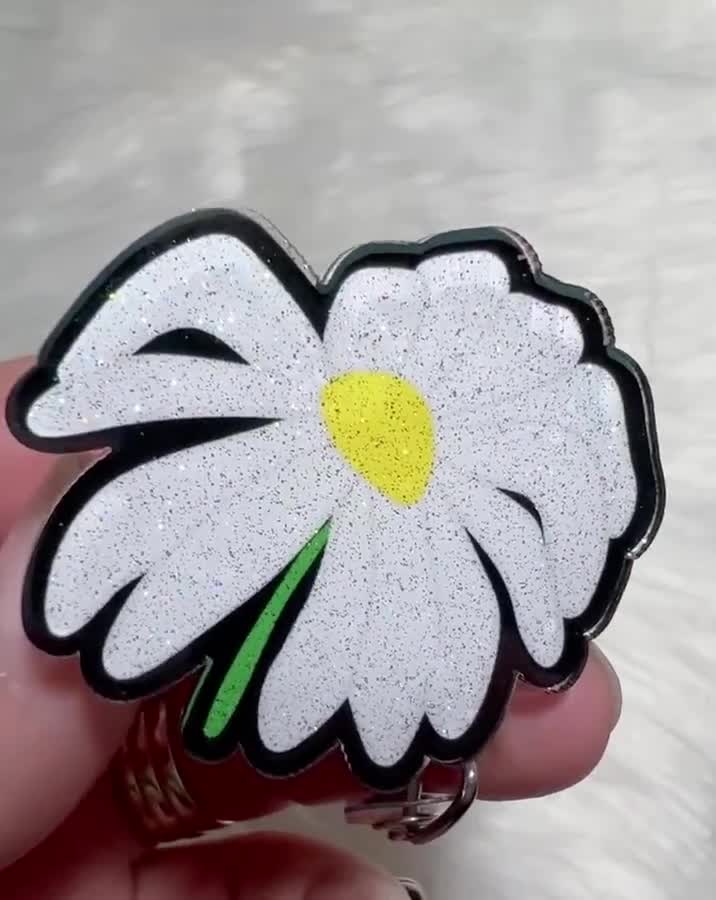 Yellow Daisy Flower Nurse Badge Reel - Flower Retractable ID Holder with  Rotating Alligator Clip for Hospitals Doctors and Office Staff :  : Stationery & Office Supplies