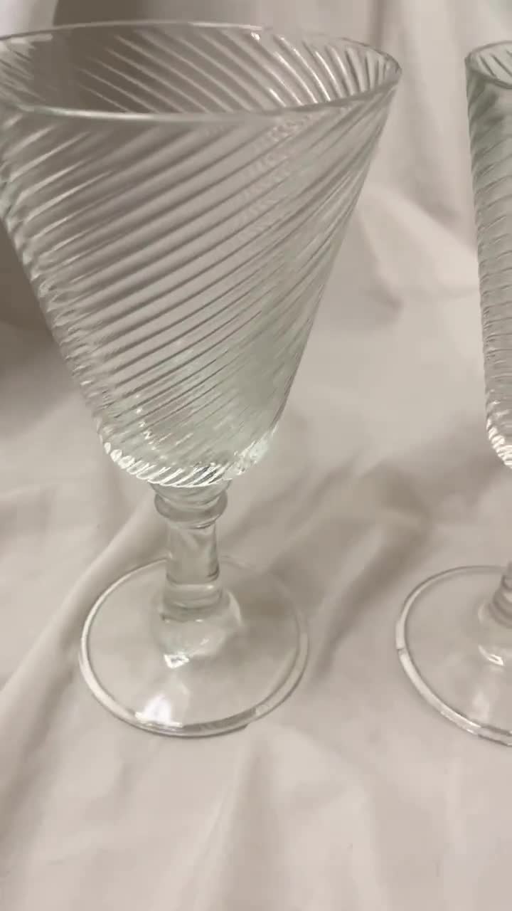 Beautiful set of 7 vintage Italian wine glasses with gold geometric ba –  Lillian Grey