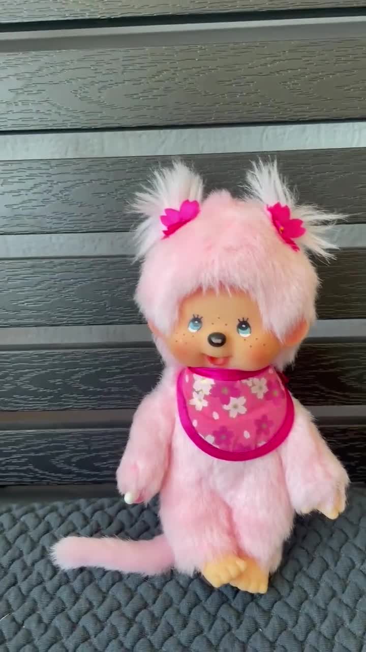 かわいいピンクのモンチッチぬいぐるみ 日本のぬいぐるみ猿人形 親指を
