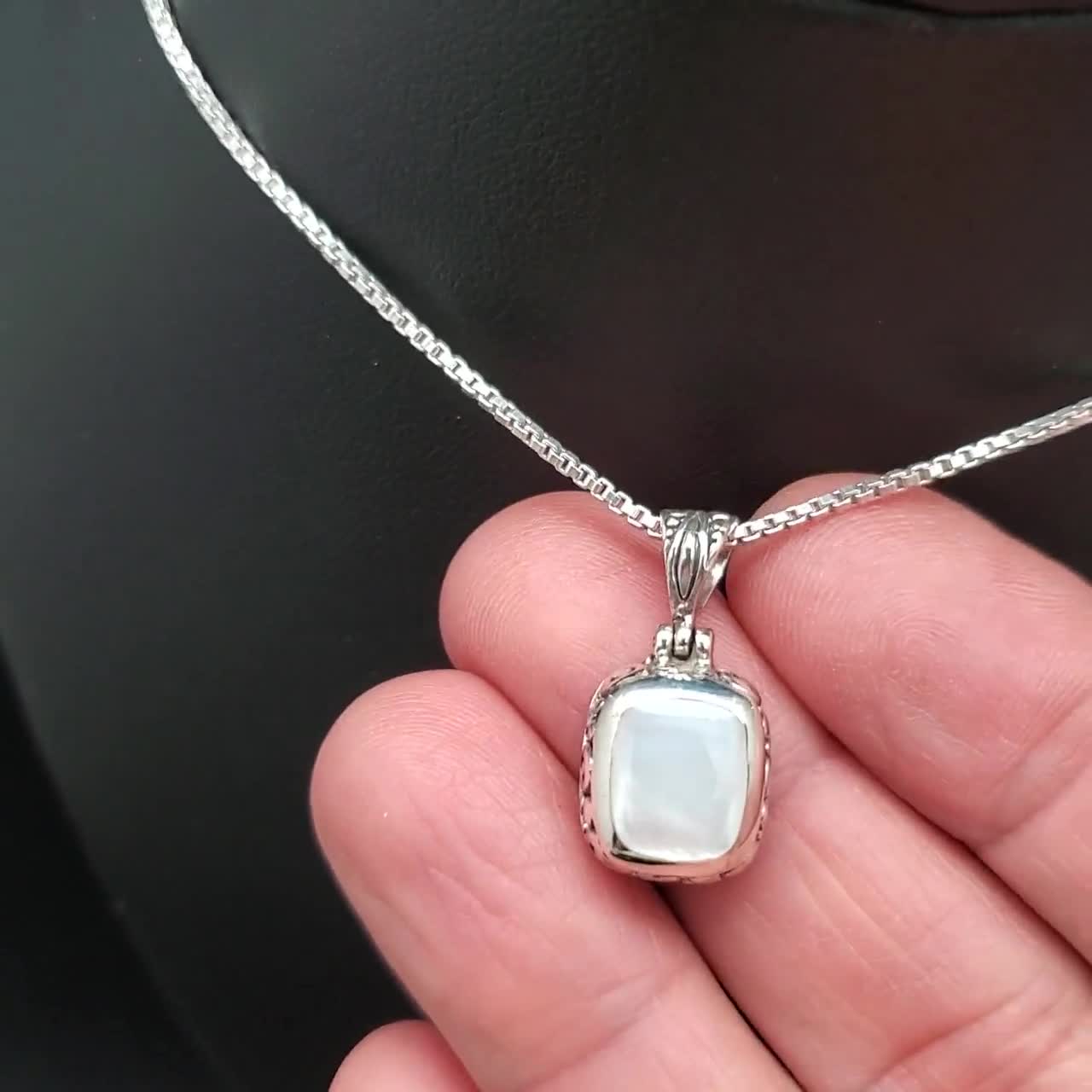 ATS-AYU264 | White Mother of Pearl Necklace Pendant Option