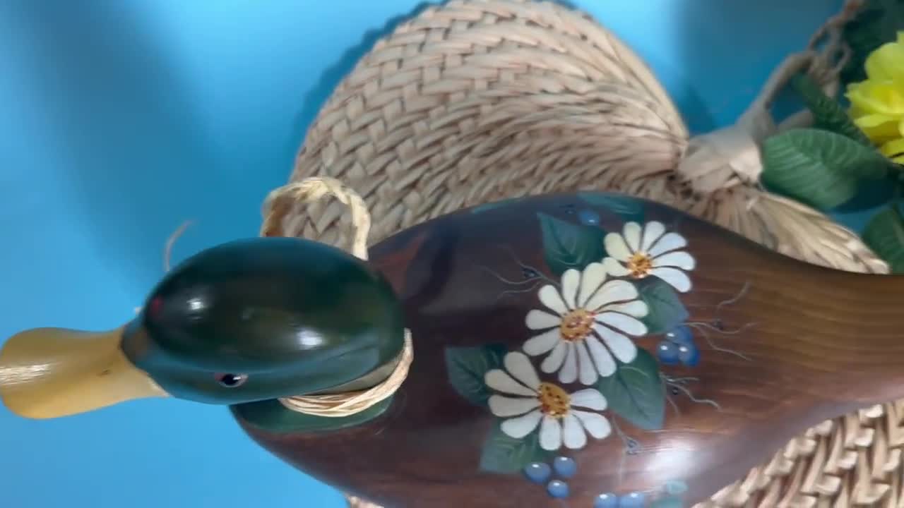 Colvert en bois sculpté - Canada