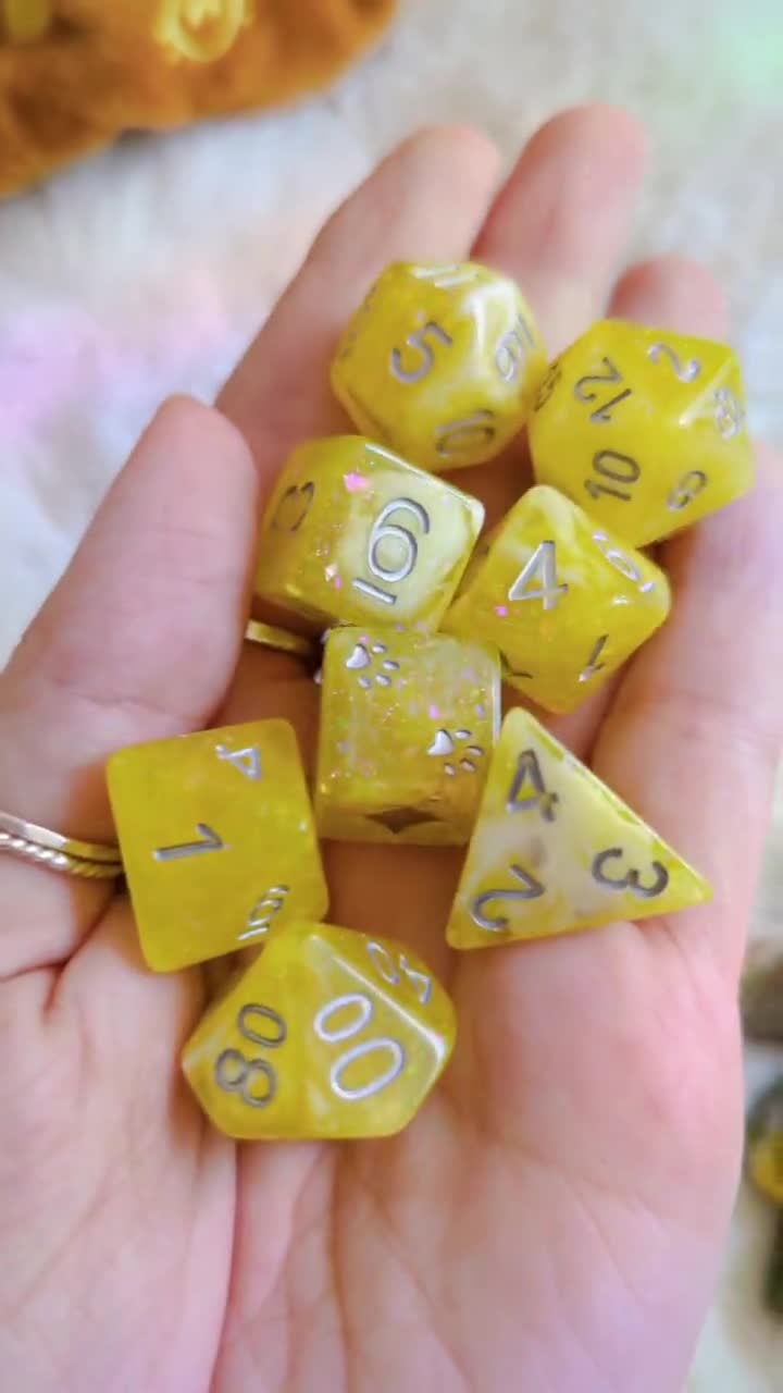 Nimbus TTRPG Dice Set, Dadi poliedrici, Dadi D&D, Dungeons and Dragons,  Giochi di ruolo da tavolo. Dadi in resina grigia con carattere rame -   Italia