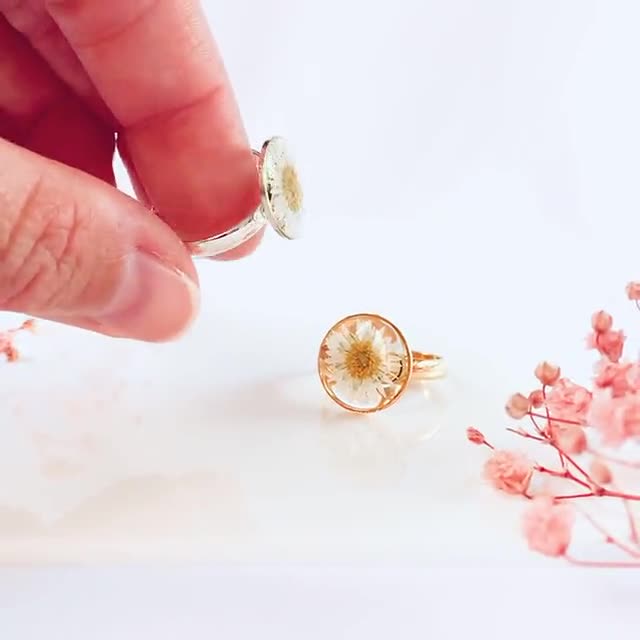 Resin Ring With Real Dried Daisy Flower // Handmade Pressed Flower