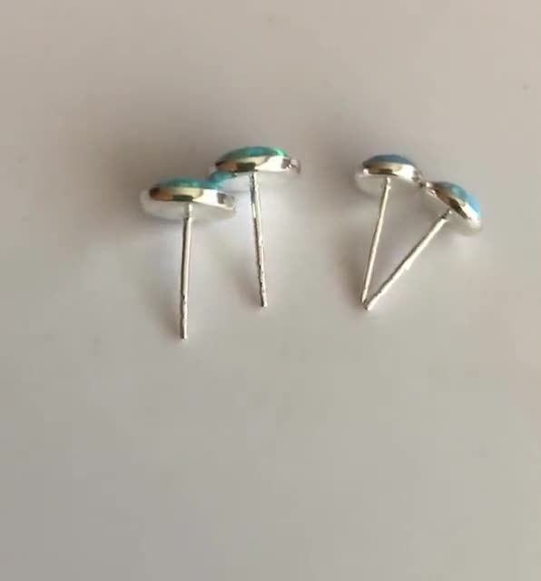 KALETINE Orecchini A Bottone In Argento Sterling 925 Con Opale Blu