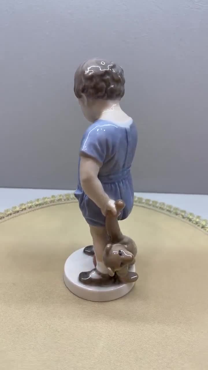ロイヤルコペンハーゲン 3468 デンマーク製 テディベアを抱く男の子の