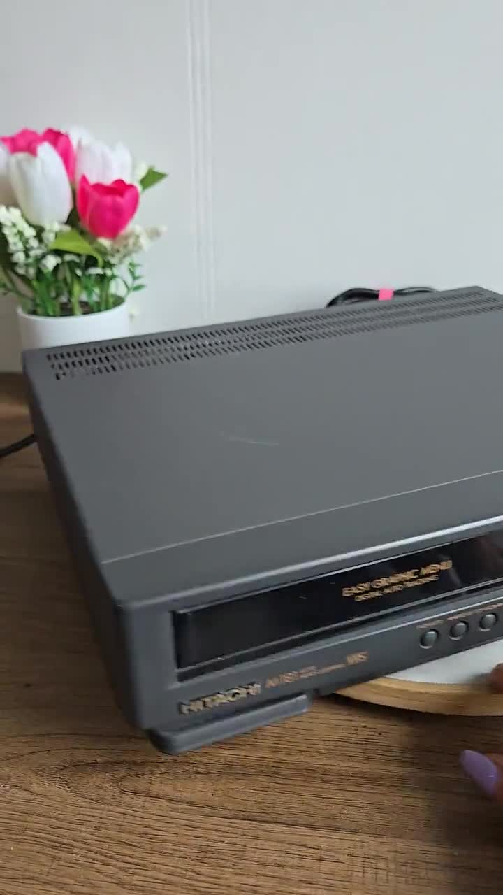 Vintage Hitachi Model VT-M181A Video Cassette Recorder/player - No