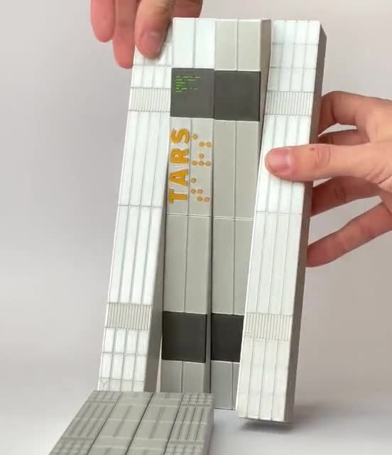 TARSロボットレプリカ | 3Dプリント星間モデル | 可動式SFディスプレイ