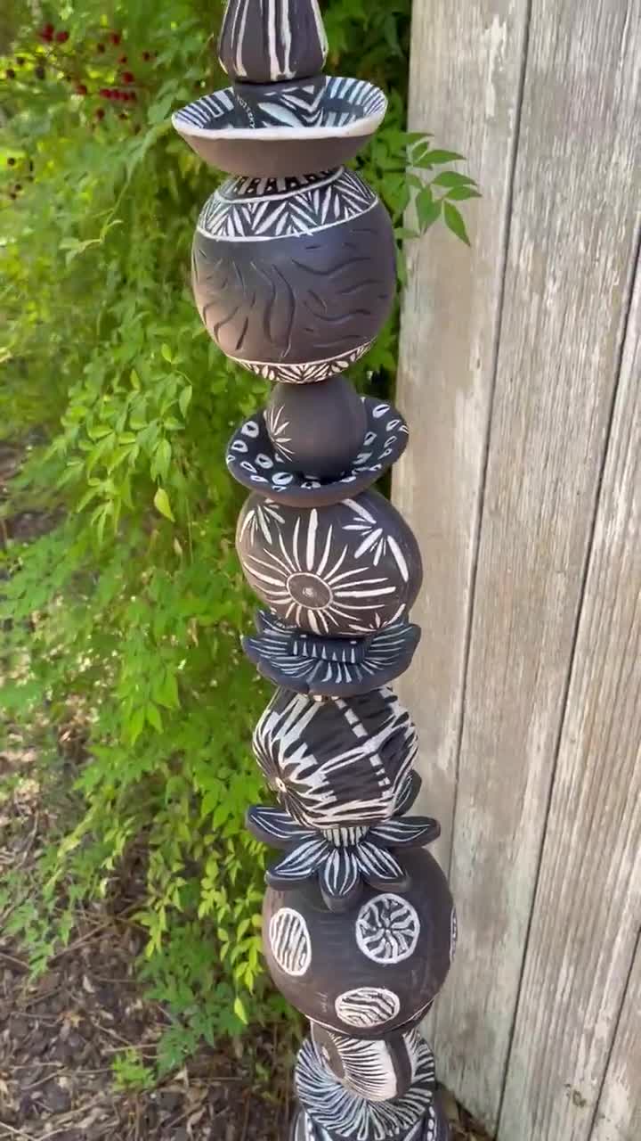 黒と白の陶器製トーテムポール、手彫りの庭園彫刻 - Etsy 日本