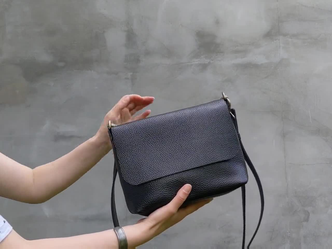 ショルダーバッグ [M size]minimal bar square leather bag & multi card wallet M size]minimal bar square leather bag & multi card wallet