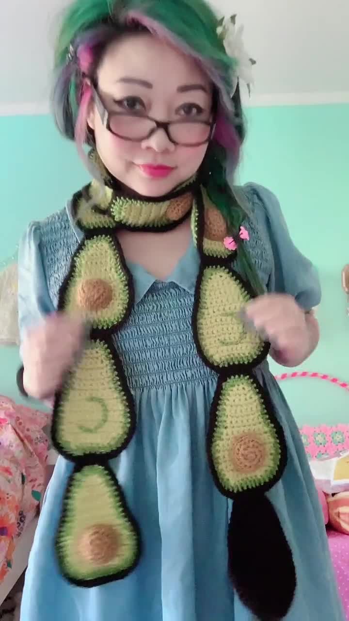 Avocado Scarf - PDF Crochet Pattern - Twinkie Chan - Cute Wearable