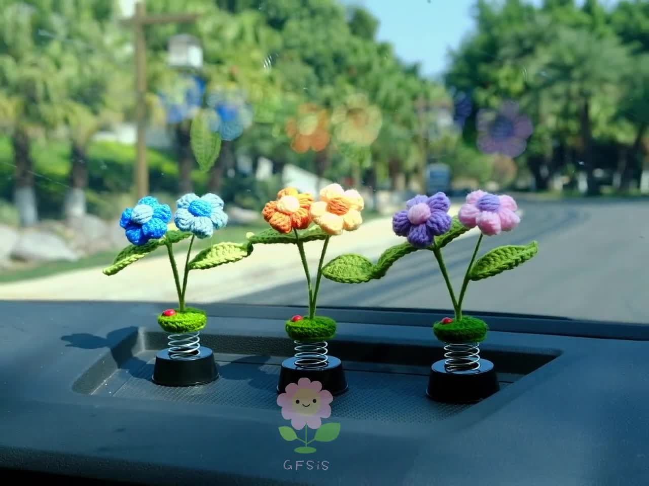 7 Pack Flower Car Accessories Dashboard Decorations, Crochet Shaking  Flowers Bobblehead Dashboard Ornament Car Decor for Women, Cute Girl Car  Interior