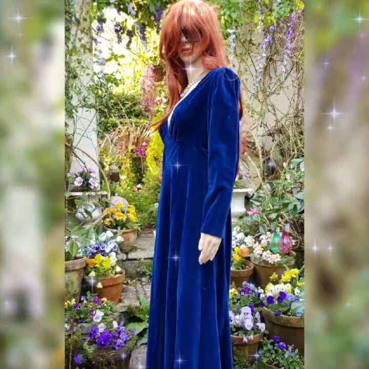 UK 10 (US 6) Stunning Vintage 1970s Midnight Blue Velvet