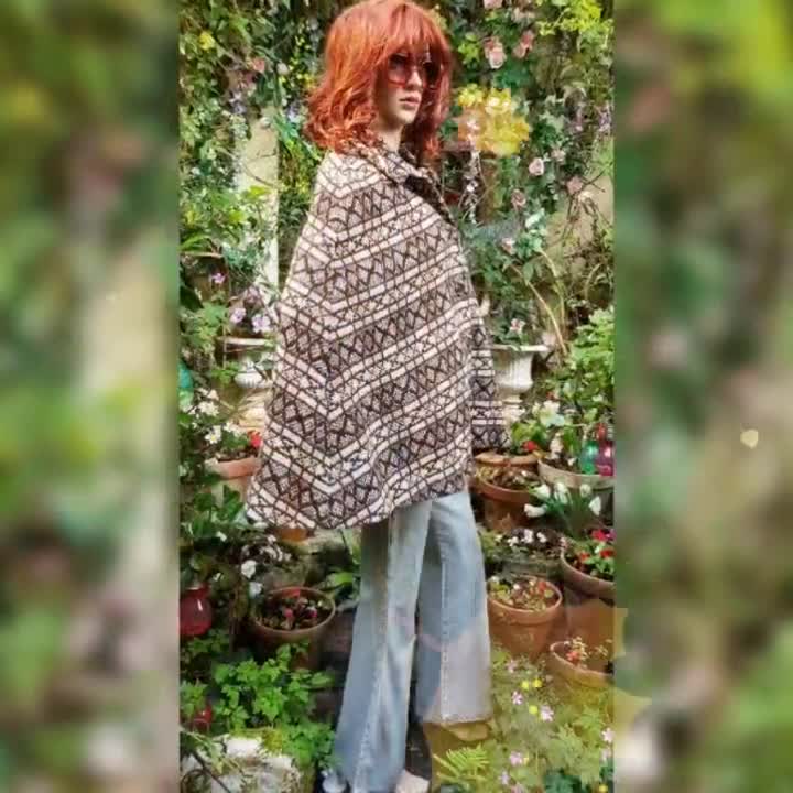 Vintage Cape: Gorgeous Cosy Vintage 1960s Welsh Tapestry Wool Hand