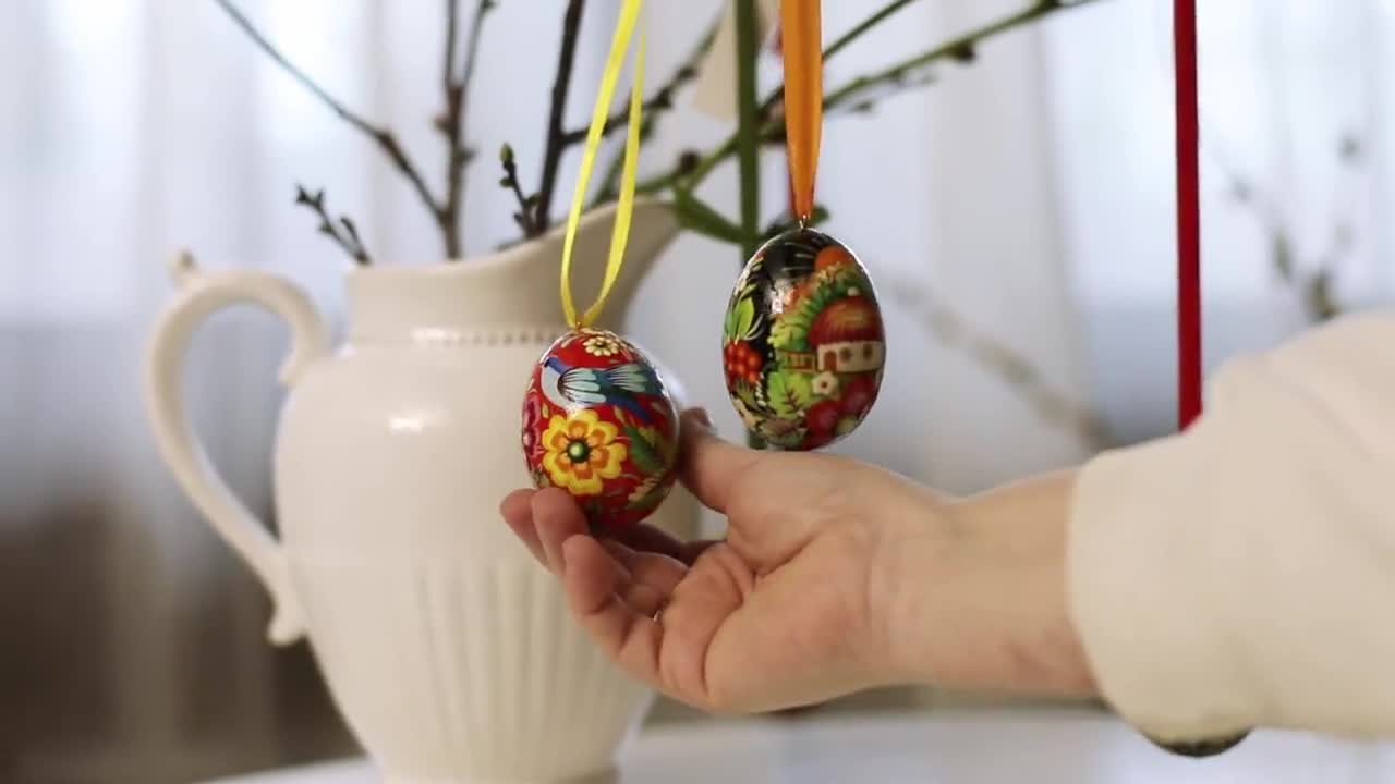 HOVEOX 50 Uova Di Pasqua In Legno Intagliate, Grezze, Per Decorazioni Fai Da Te, 11,9 Cm, Con Foro Per Appendere - 2