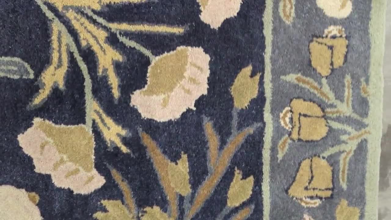 Handmade Oriental Wool Area Rug: Traditional Tufted Floral Design