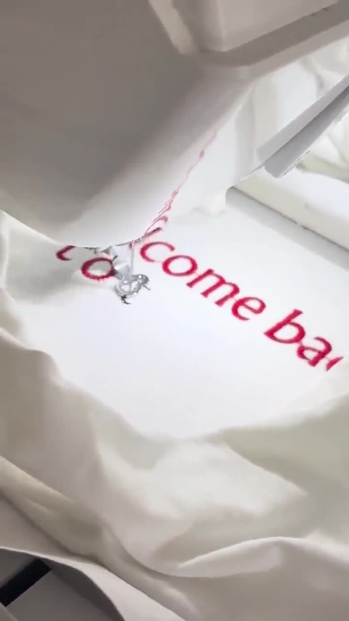 Maglietta per neonati con Topolino stregone ricamato, top corto Fantasia Disney, maglietta minimalista di Topolino, grazioso completo magico Disney video poster