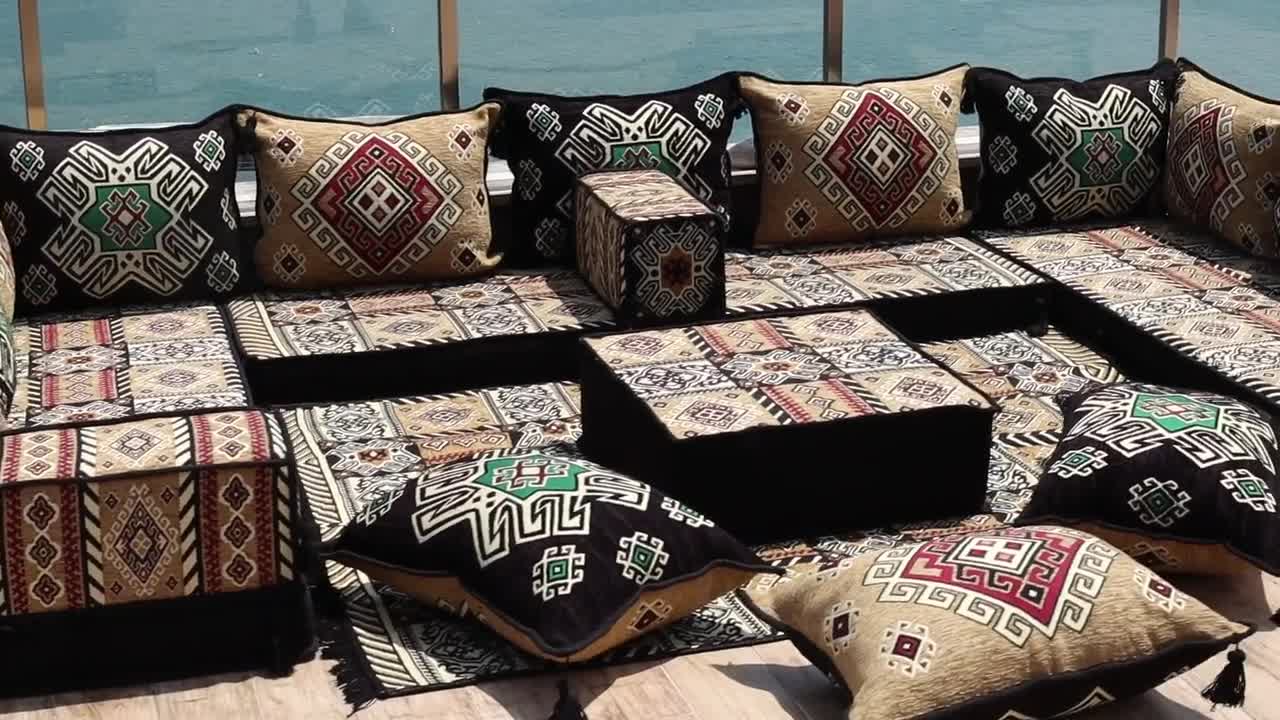 Set di divani da pavimento arabi a forma di U, cuscini da pavimento oro e  nero, divano da pavimento dal design tradizionale, Majlis arabo, cuscini da  pavimento Pouff, divano ottomano 