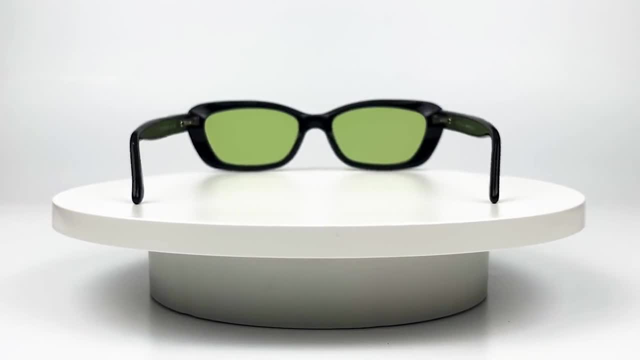 Gucci Vintage 90s Sunglasses – Black Acetate Frame, Green Lenses