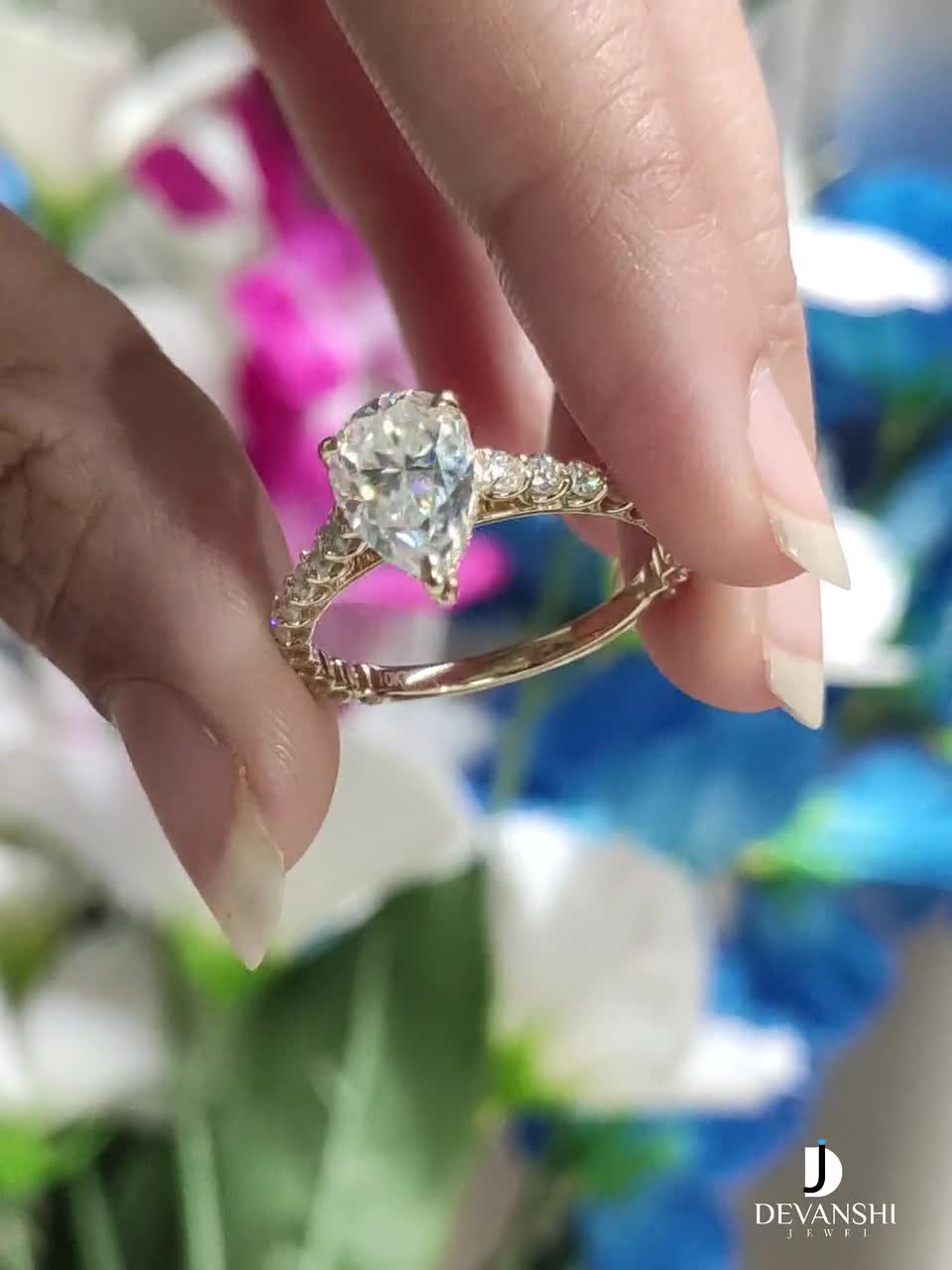 2カラットのペアシェイプモアッサナイト婚約指輪（隠しハロー付き、14K