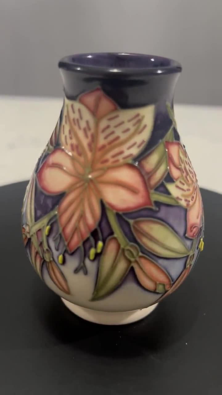 MOORCROFT Peruvian Lily 2003 Vase 4