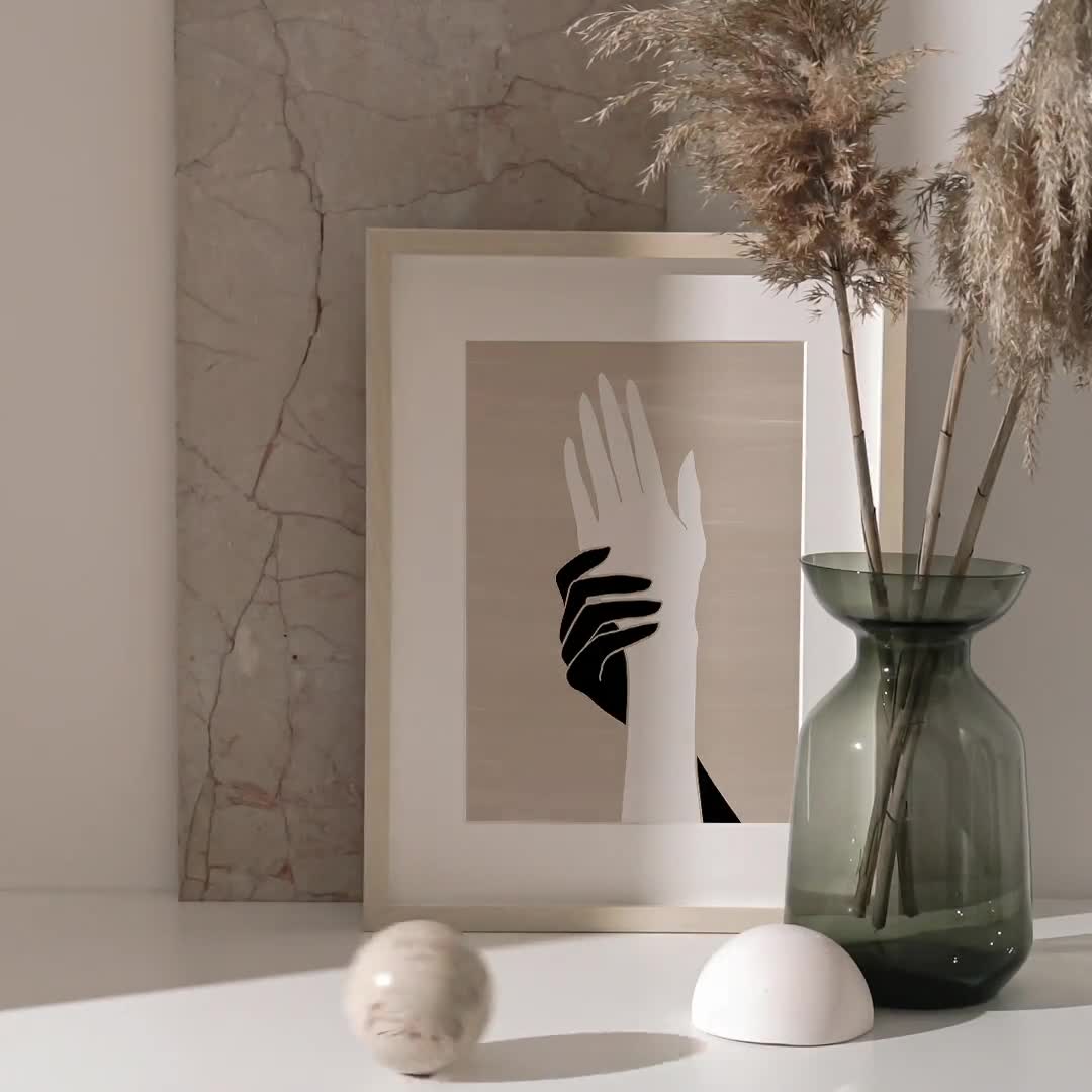 Lámina artística "Manos unidas": Decoración minimalista de pareja interracial (Descarga digital) video poster