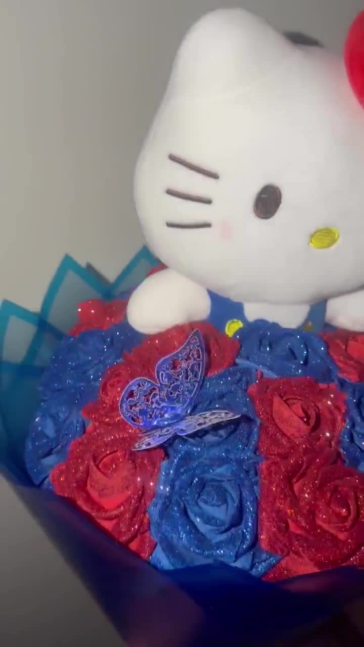 ハローキティ ローズブーケ ブルーレッド – ぬいぐるみとキラキラの