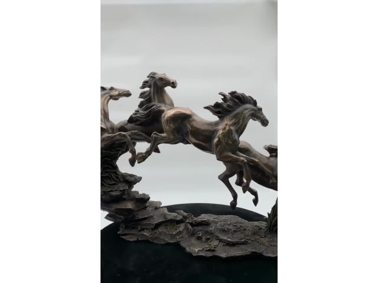 Antieke Bronzen Sculptuur van een Paard in een Stal. Weens Brons In The Stall Door Carl Kauba, Circa 1900 | Hart Antieke Bronzen Sculptuur van een Paard in een Stal. Weens Brons In The Stall Door Carl Kauba, Circa 1900 | Hart
