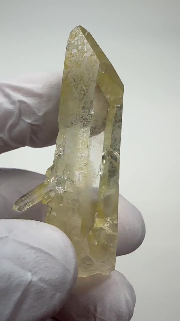 光学的に透明な希少なアーカンソー水晶ゴールデンヒーラーポイント