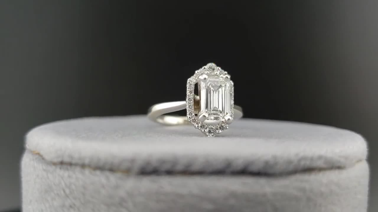 ダイヤモンド婚約指輪、14Kホワイトゴールド、エメラルドカットLAB