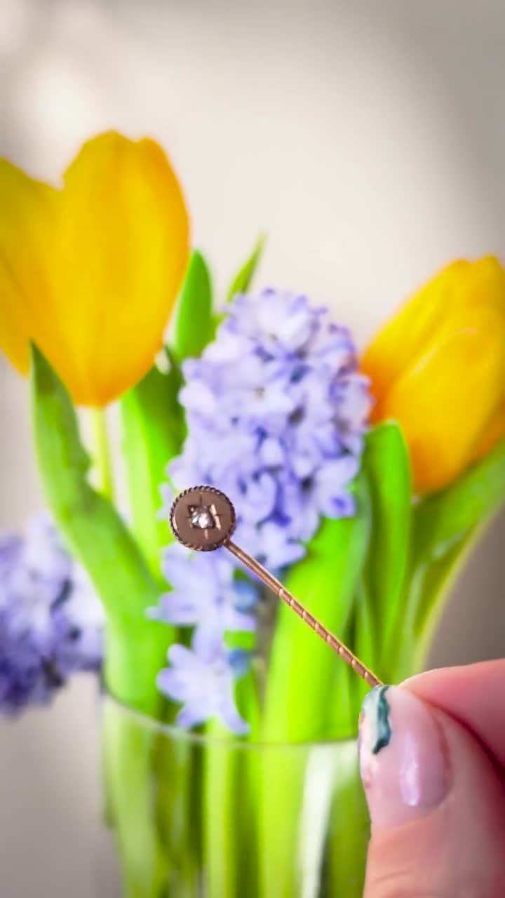 Antique Gold Starburst Stick Pin video poster